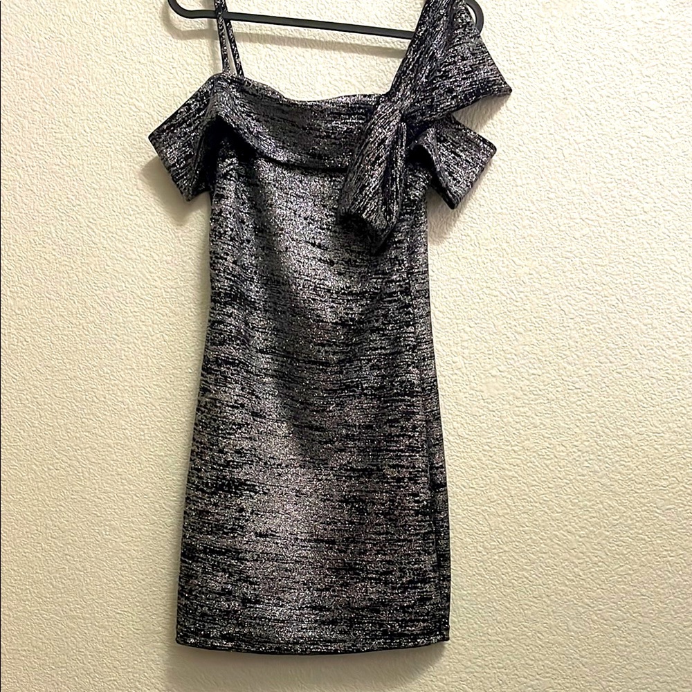 Black Asymmetrical Bow One Shoulder Party Dress